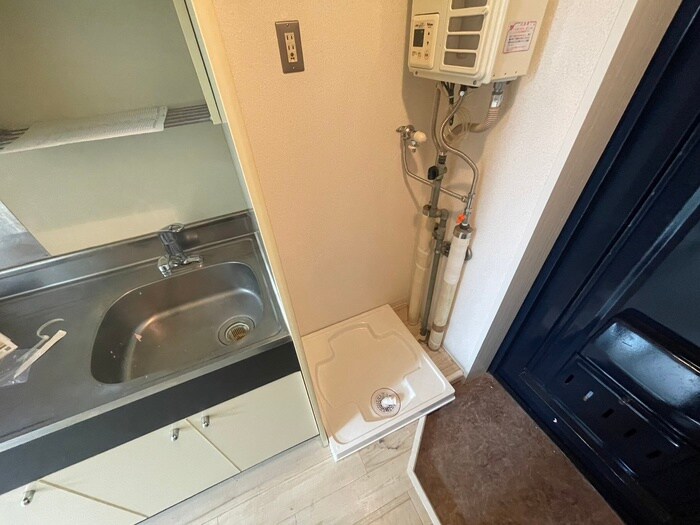 物件内観写真16　(洗濯機置場)