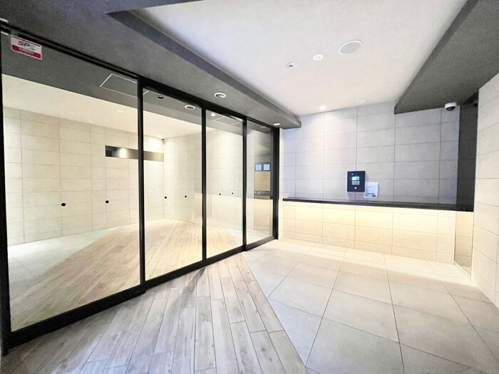 物件外観写真4　(エントランス部分)