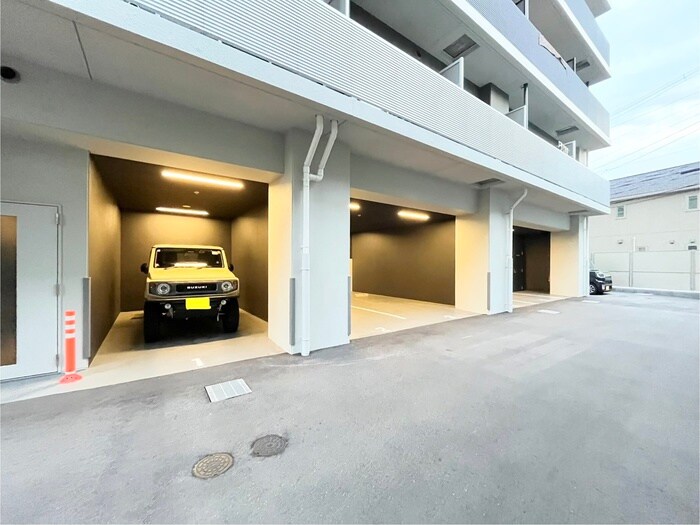 物件外観写真6　(駐車場)