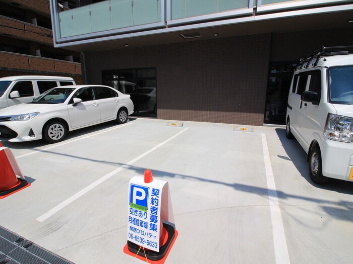 物件外観写真6　(駐車場)