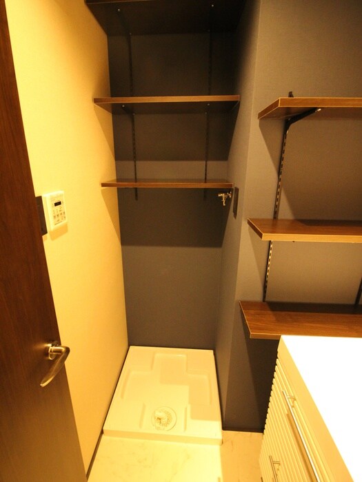 物件内観写真10　(洗濯機置場)