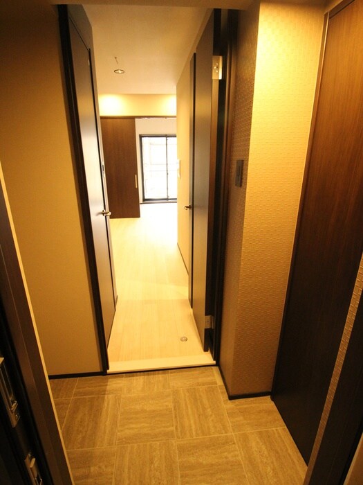 物件内観写真18　(玄関)