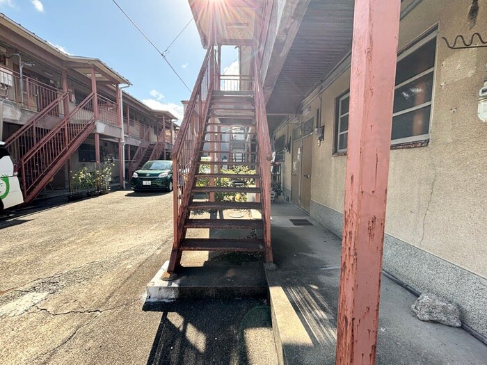 物件外観写真4　(エントランス部分)