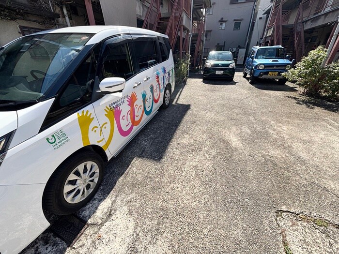 物件外観写真5　(駐車場)