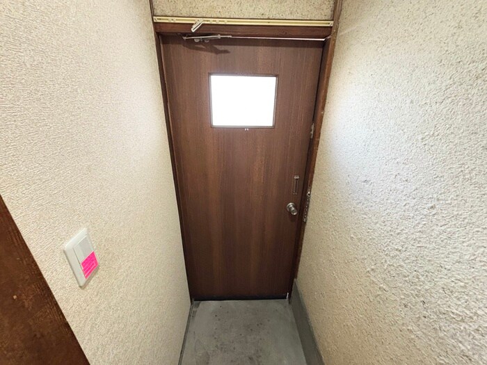 物件内観写真13　(玄関)