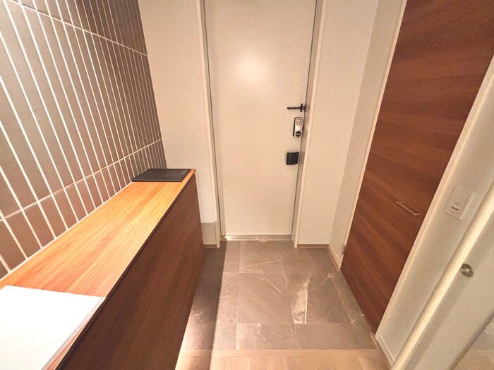 物件内観写真18　(玄関)