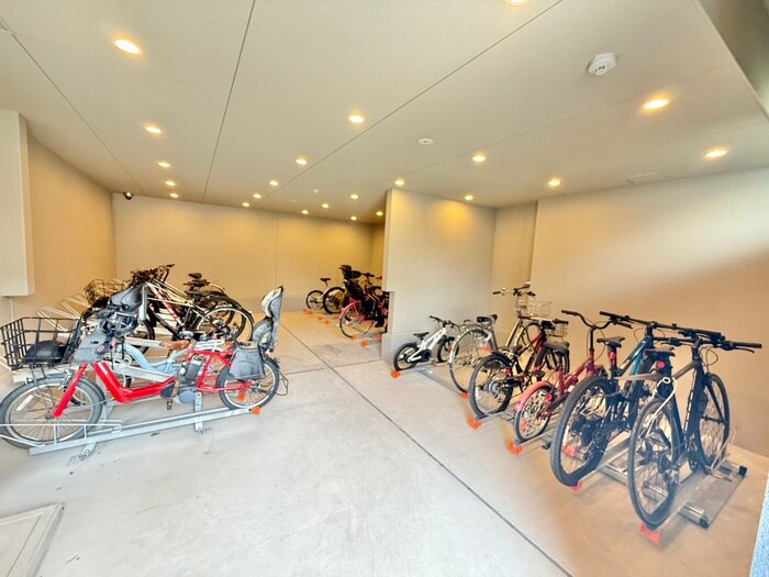 物件外観写真3　(駐輪場)