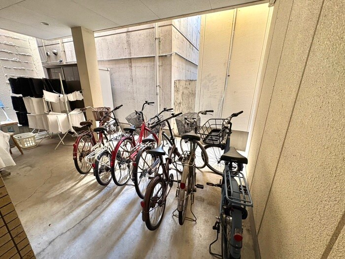 物件外観写真4　(駐輪場)
