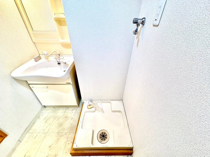 物件内観写真18　(洗濯機置場)