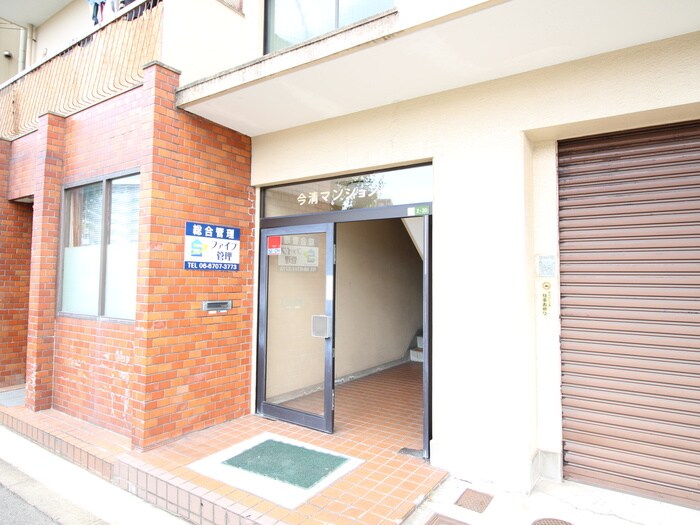 物件外観写真3　(エントランス部分)