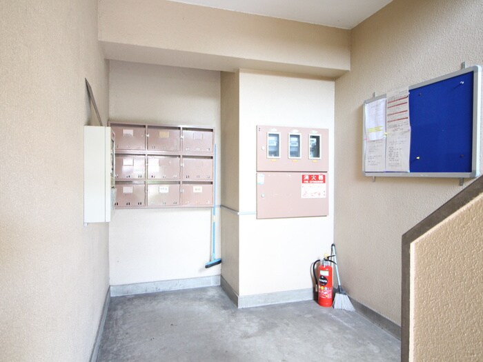 物件外観写真4　(エントランス部分)