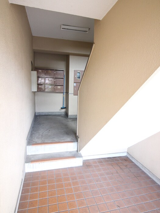 物件外観写真5　(エントランス部分)