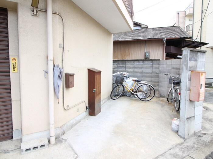 物件外観写真6　(駐輪場)