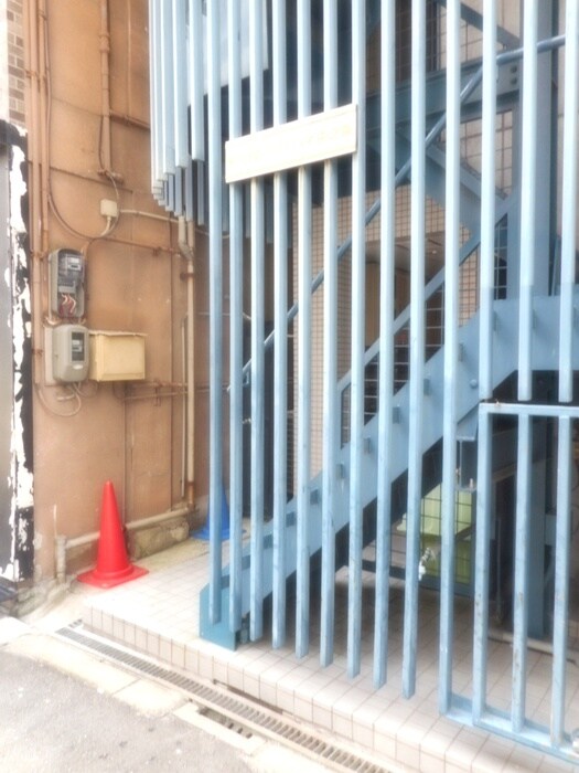 物件外観写真2　(エントランス部分)