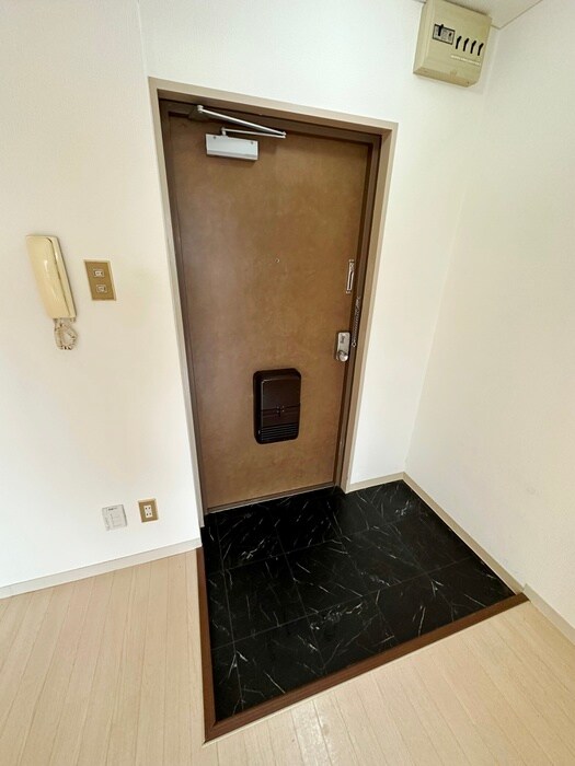 物件内観写真17　(玄関)