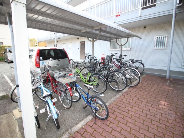 物件外観写真4　(駐輪場)