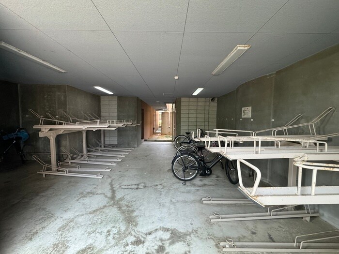 物件外観写真5　(駐輪場)