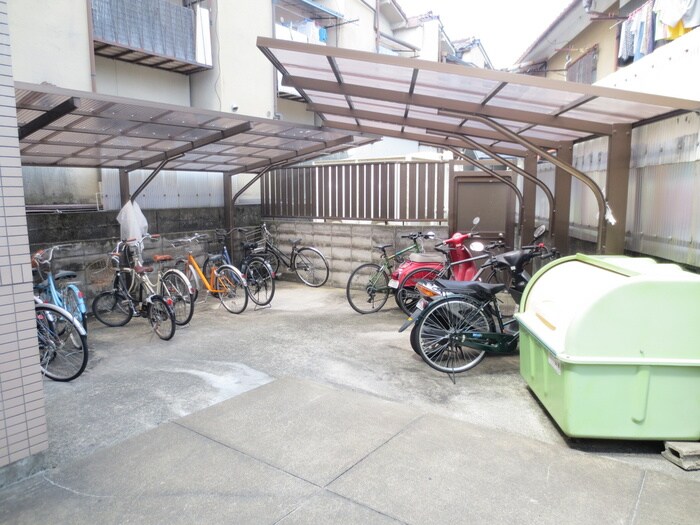 物件外観写真2　(駐輪場)
