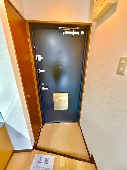 物件内観写真16　(玄関)