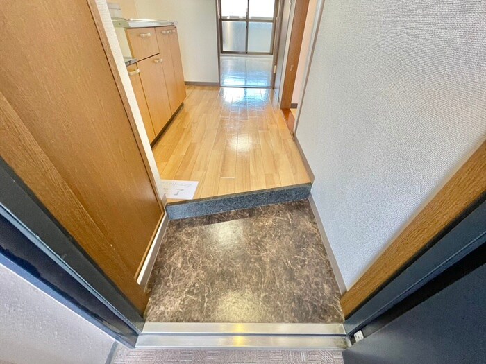 物件内観写真17　(玄関)