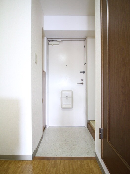 物件内観写真16　(玄関)