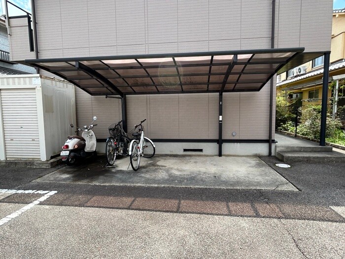 物件外観写真2　(駐輪場)