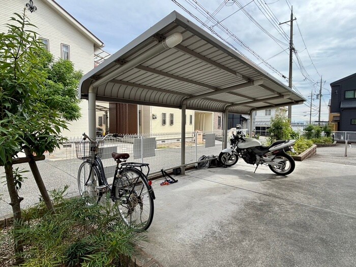 物件外観写真5　(駐輪場)