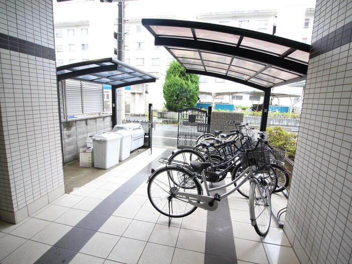 物件外観写真3　(駐輪場)