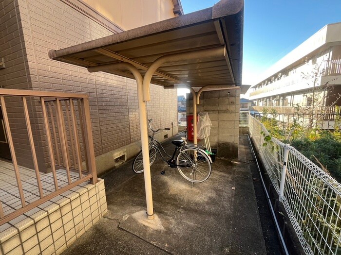 物件外観写真6　(駐輪場)