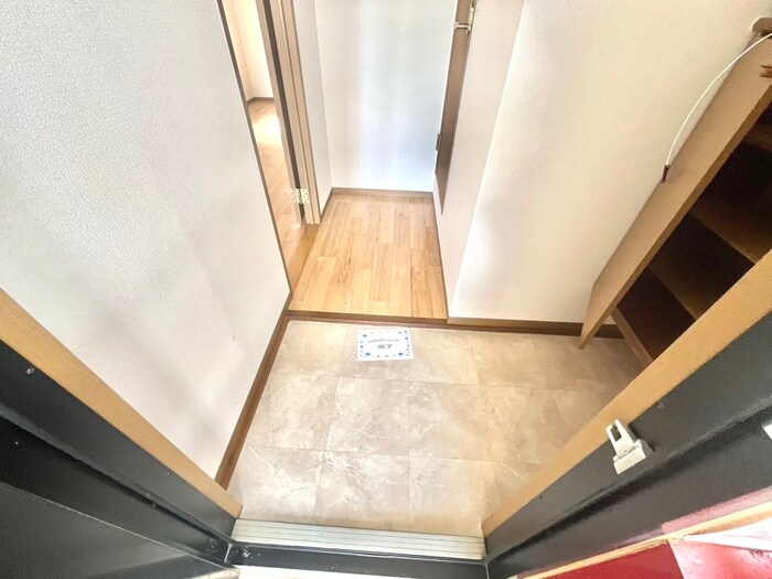 物件内観写真13　(玄関)