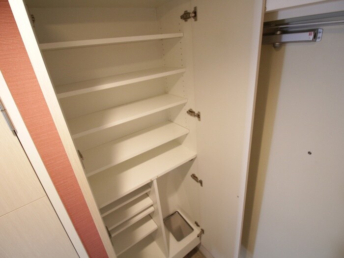 物件内観写真12　(靴箱)