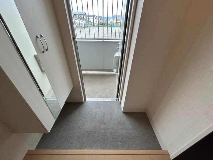 物件内観写真18　(玄関)