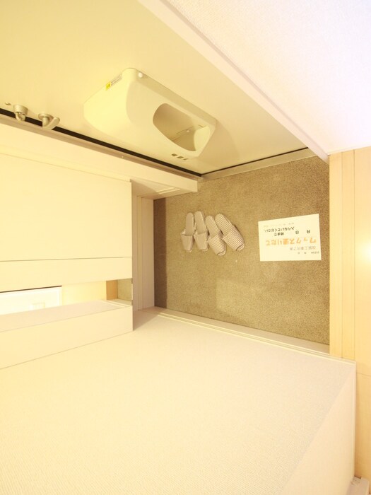 物件内観写真18　(玄関)