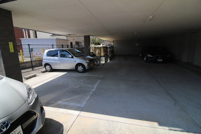 物件外観写真3　(駐車場)