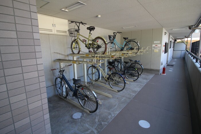 物件外観写真4　(駐輪場)