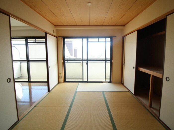 物件内観写真11　(室内からの展望)