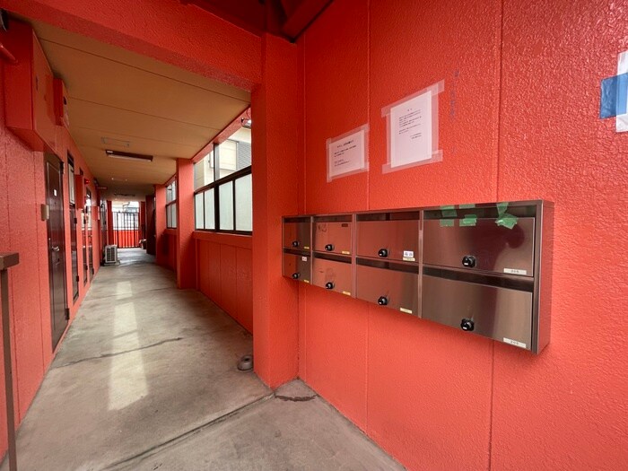 物件外観写真2　(エントランス部分)