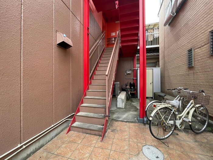 物件外観写真3　(エントランス部分)