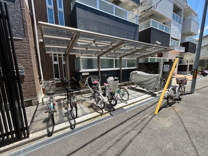 物件外観写真4　(駐輪場)
