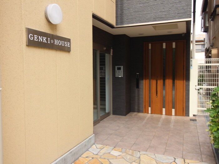 物件外観写真2　(エントランス部分)