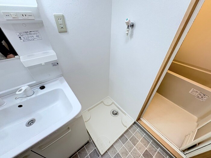 物件内観写真13　(洗濯機置場)