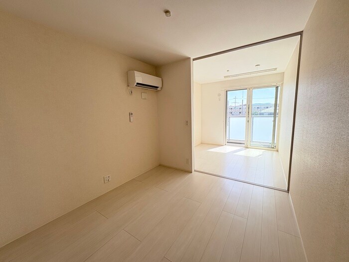 物件内観写真10　(居室)