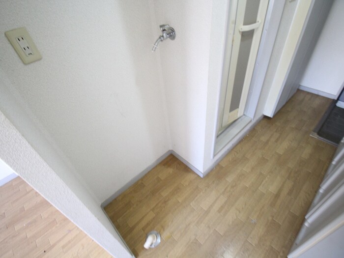 物件内観写真10　(洗濯機置場)