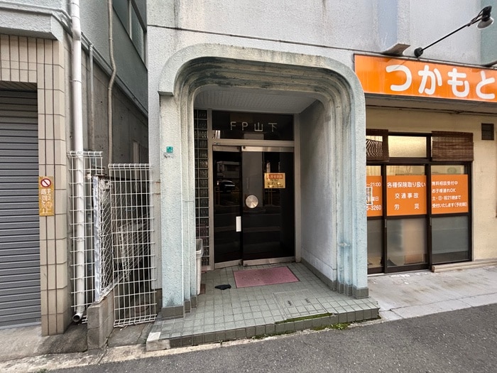 物件外観写真4　(エントランス部分)