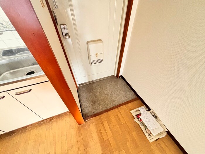 物件内観写真12　(玄関)