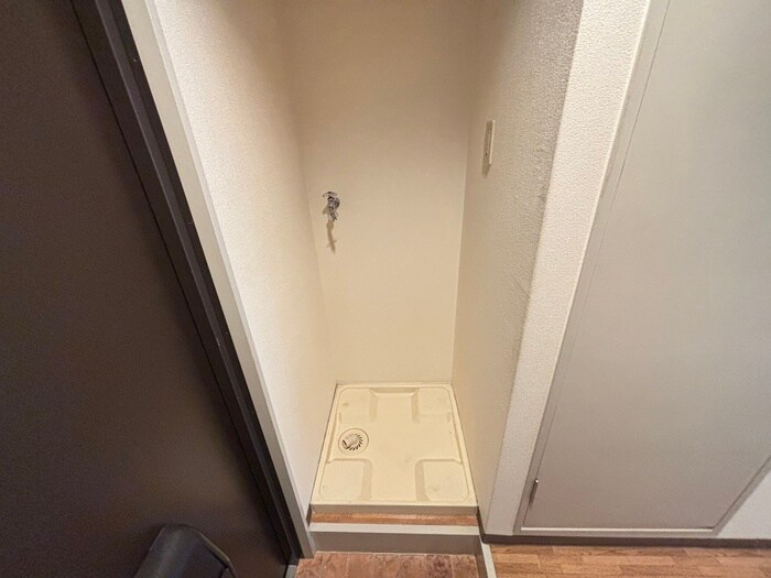 物件内観写真13　(洗濯機置場)