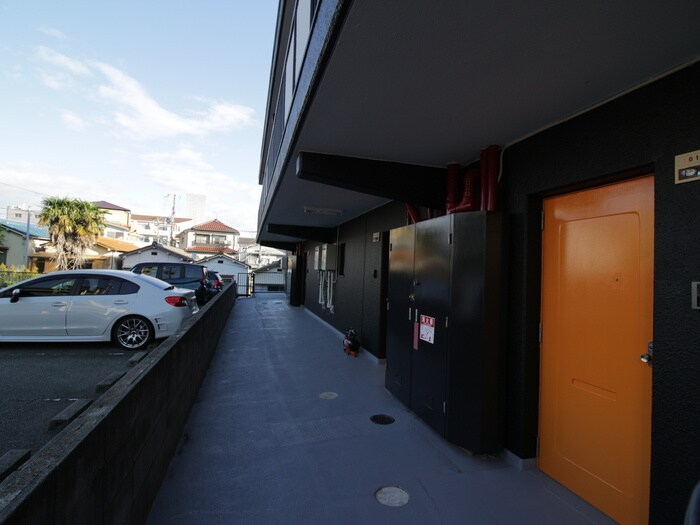 物件外観写真6　(エントランス部分)