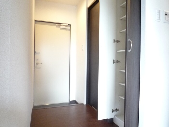 物件内観写真11　(玄関)