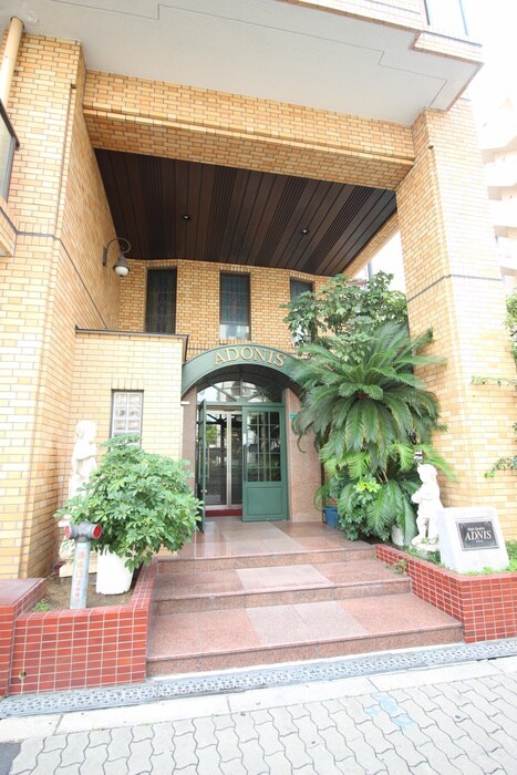 物件外観写真5　(エントランス部分)