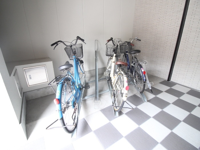 物件外観写真2　(駐輪場)